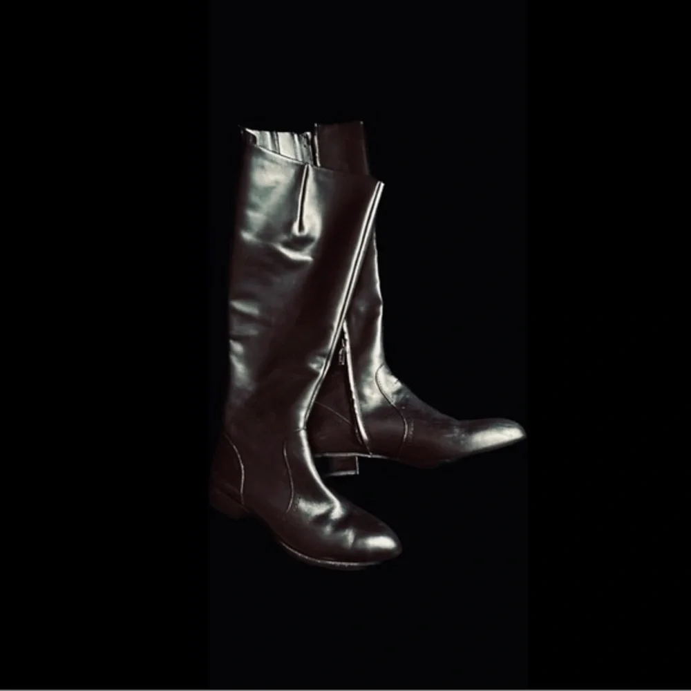 Nine West tall Nicolah Leather Boots, barely used no scuffs or scratches sz 7.5